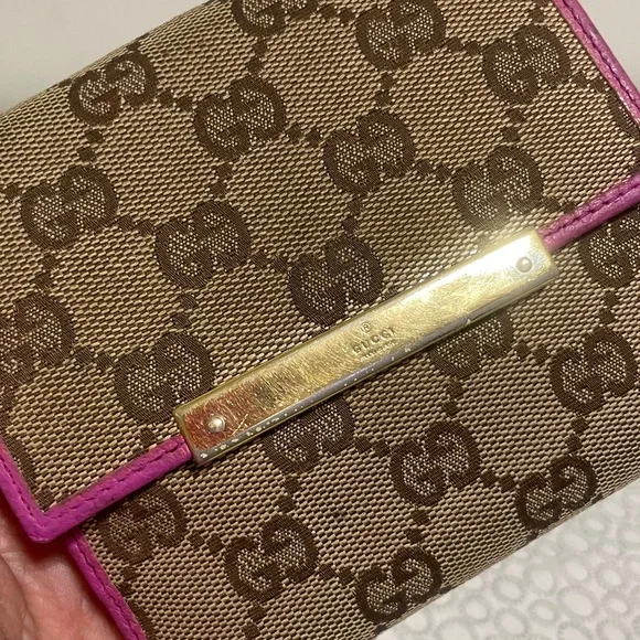 Gucci Tan and Pink Monogram Wallet - Picture 3 of 15